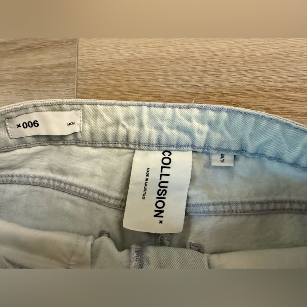 High Rise Light Blue Jeans - Picture 5 of 6